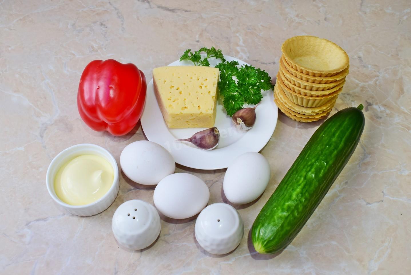 Шаг 1 приготовления Тарталетки с сыром и огурцом