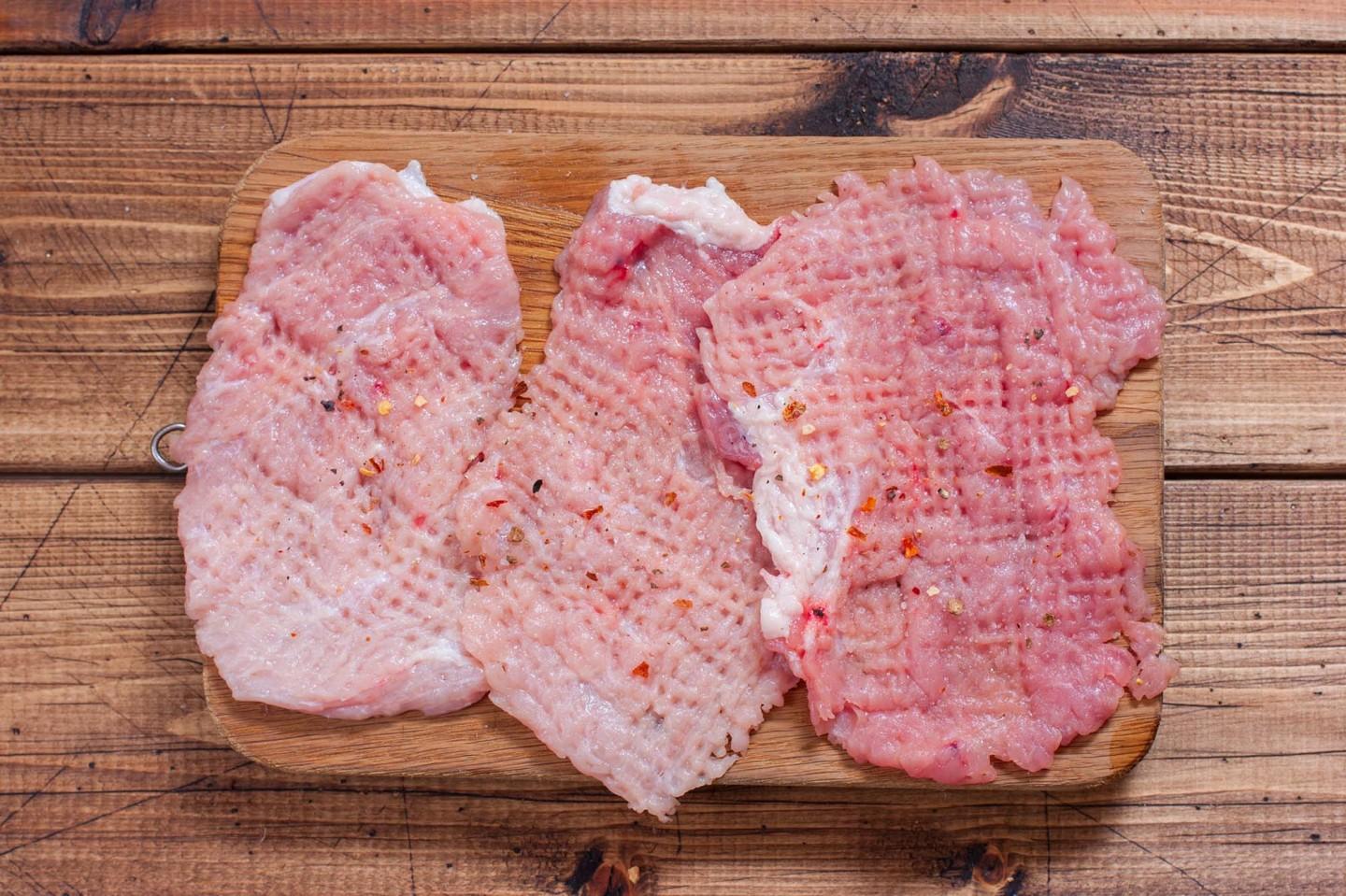 Шаг 4 приготовления Мясные пальчики из свинины на сковороде