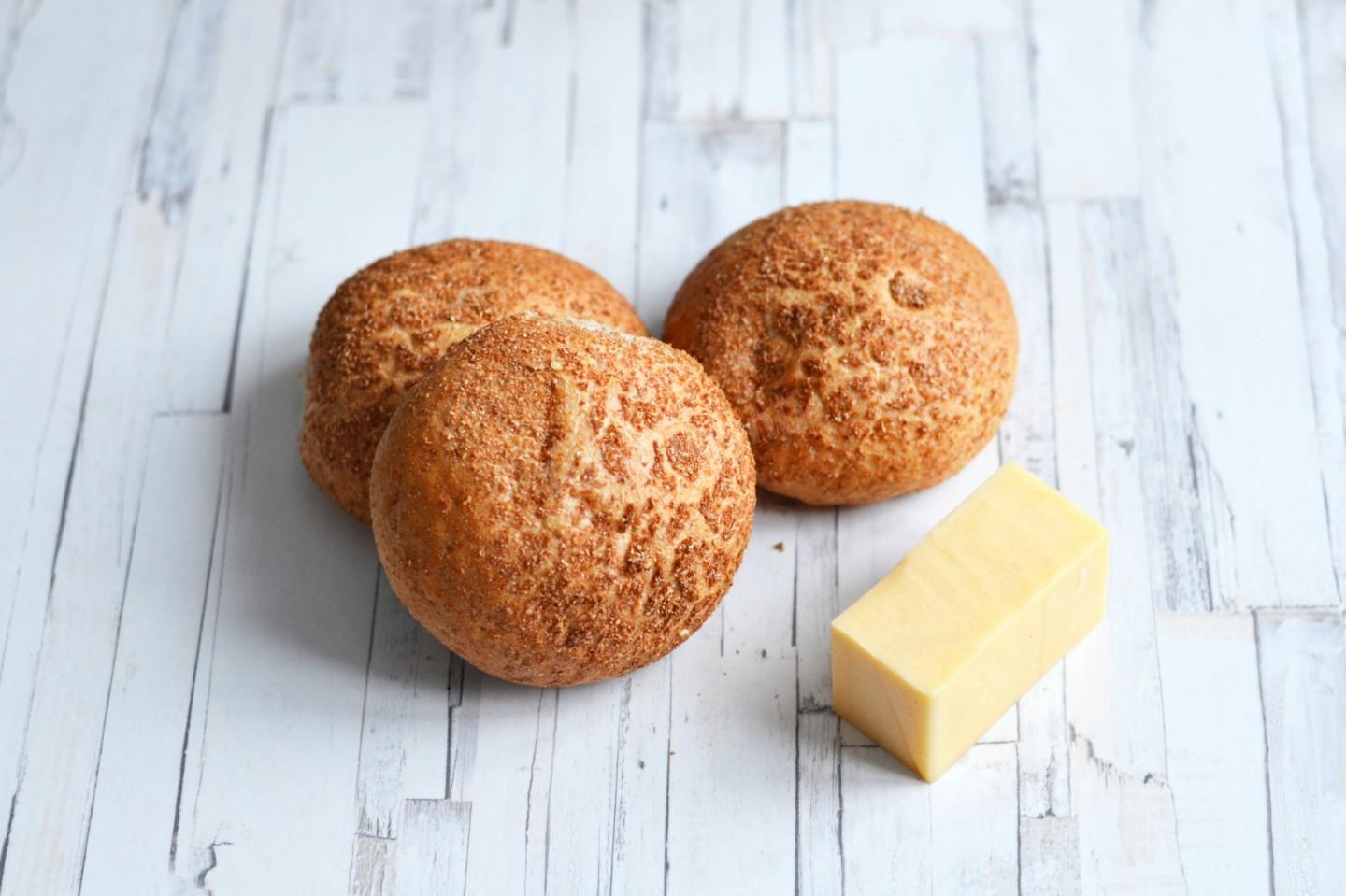 Шаг 6 приготовления Жульен в булочках с грибами и курицей