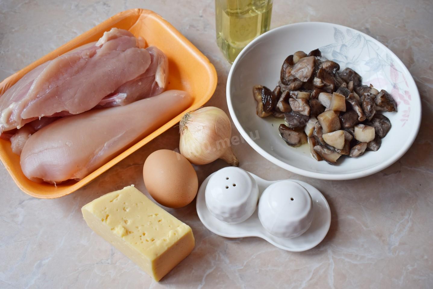 Шаг 1 приготовления Рулет из фарша куриного в духовке