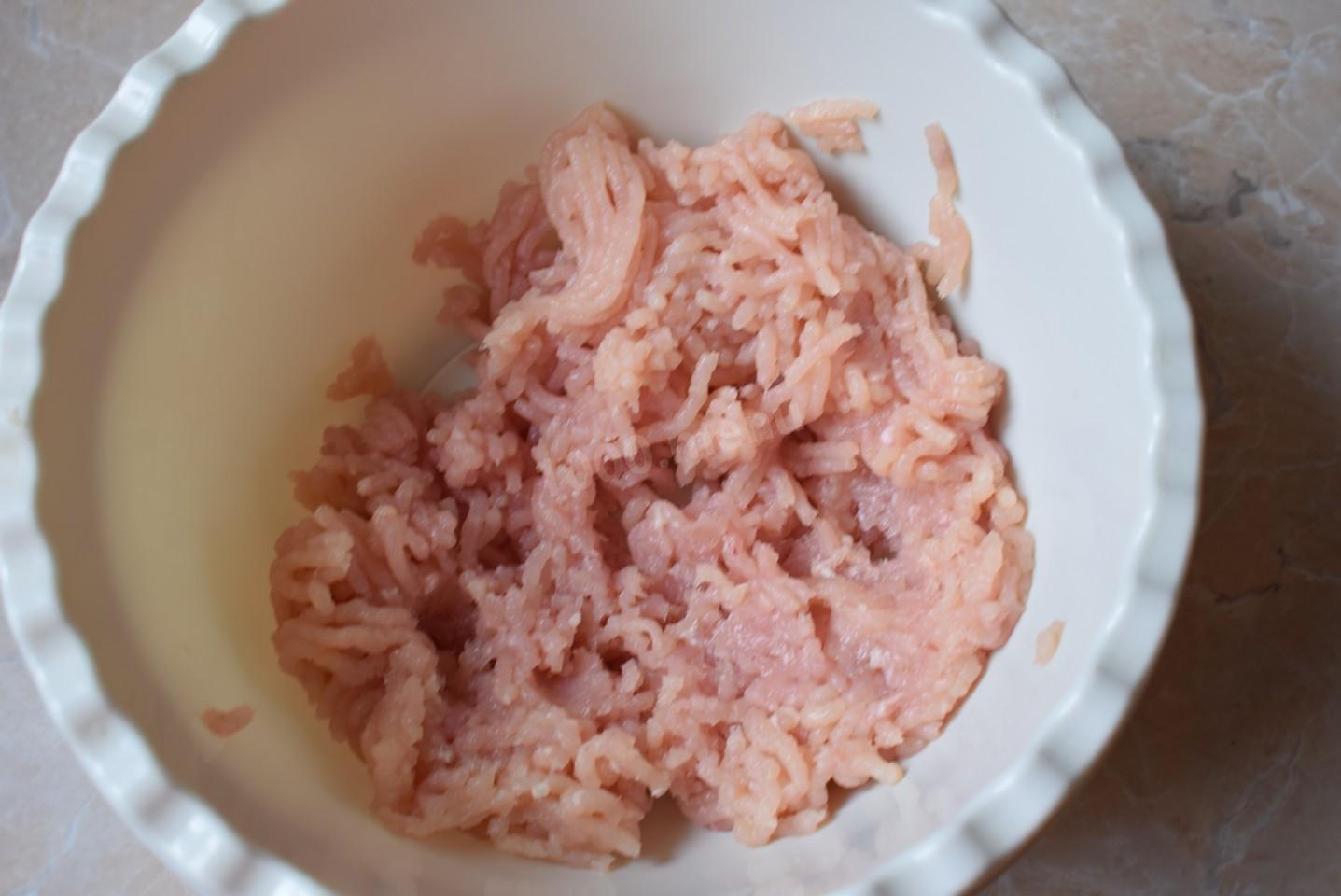 Шаг 3 приготовления Рулет из фарша куриного в духовке