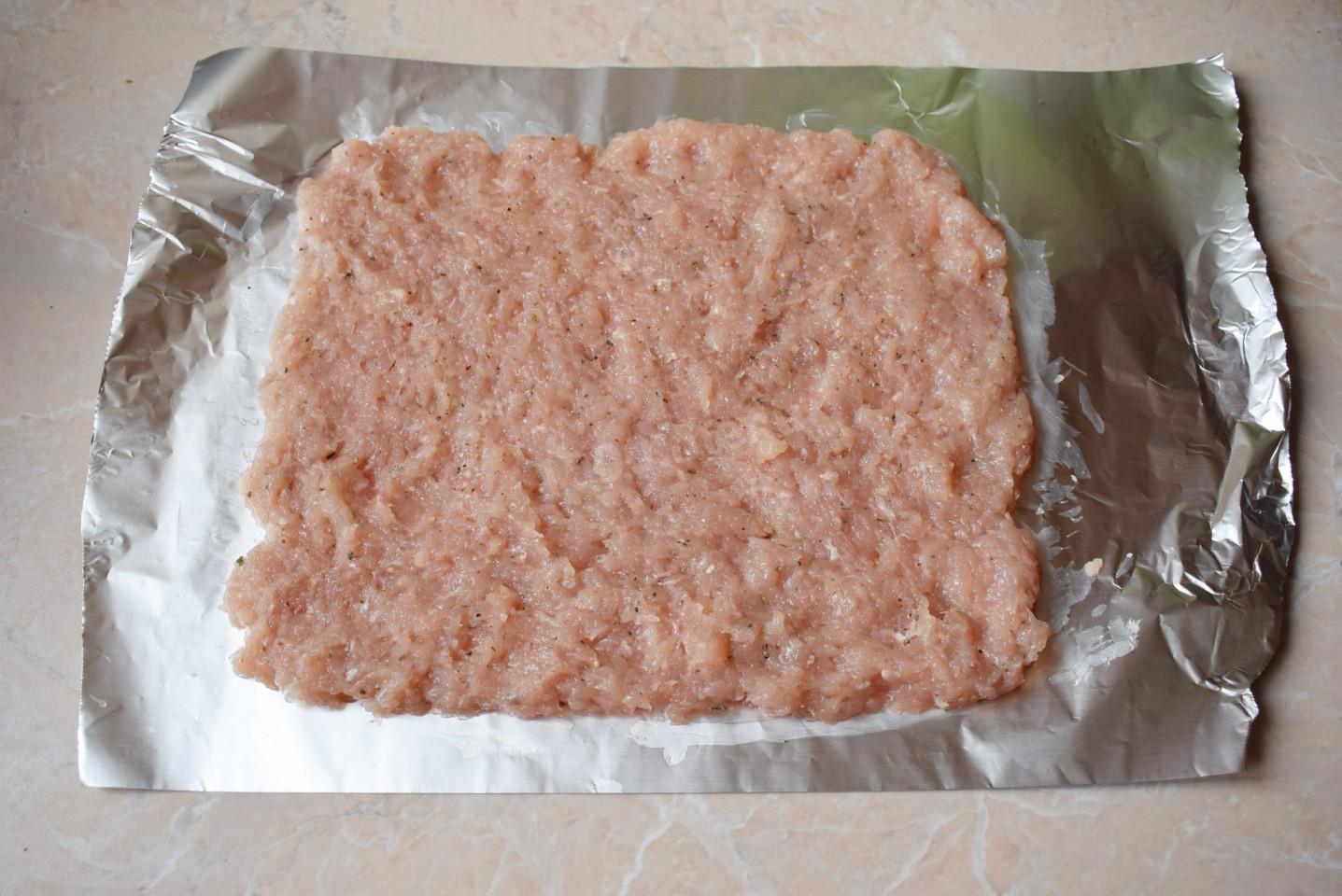 Шаг 5 приготовления Рулет из фарша куриного в духовке