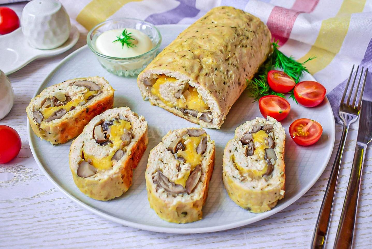 Обложка рецепта Рулет из фарша куриного в духовке