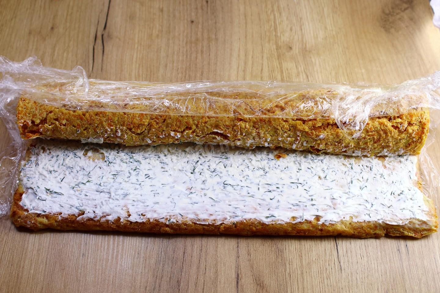 Шаг 15 приготовления Закусочный рулет морковный с сыром на праздничный стол