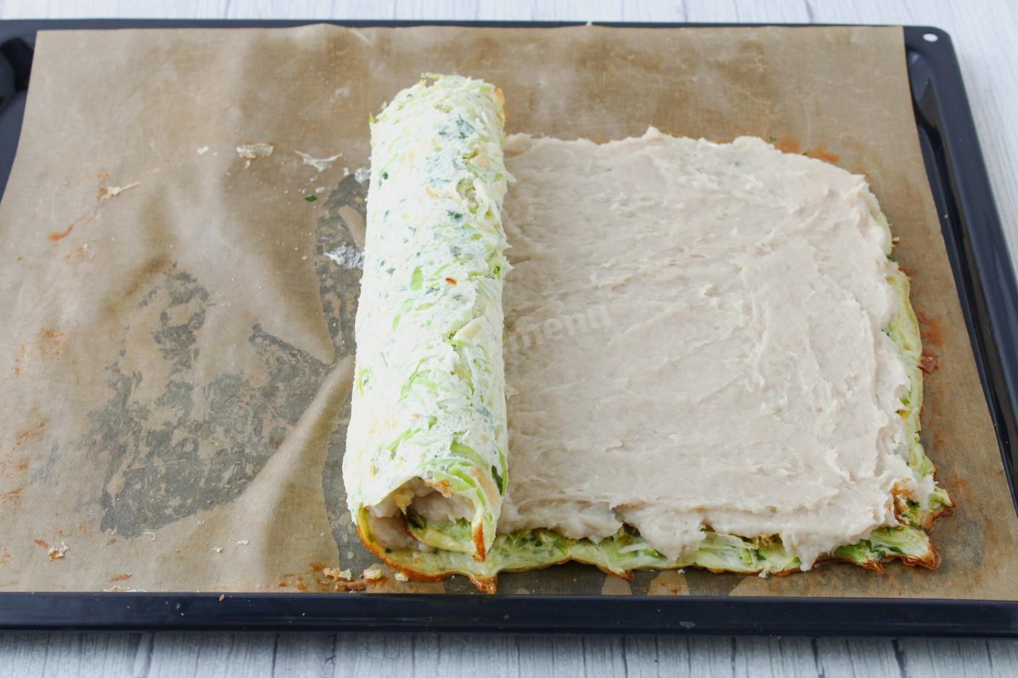 Шаг 13 приготовления Рулет из куриной грудки в духовке