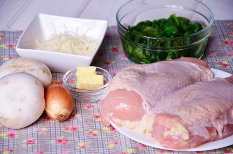Шаг 1 приготовления Куриный рулет со шпинатом