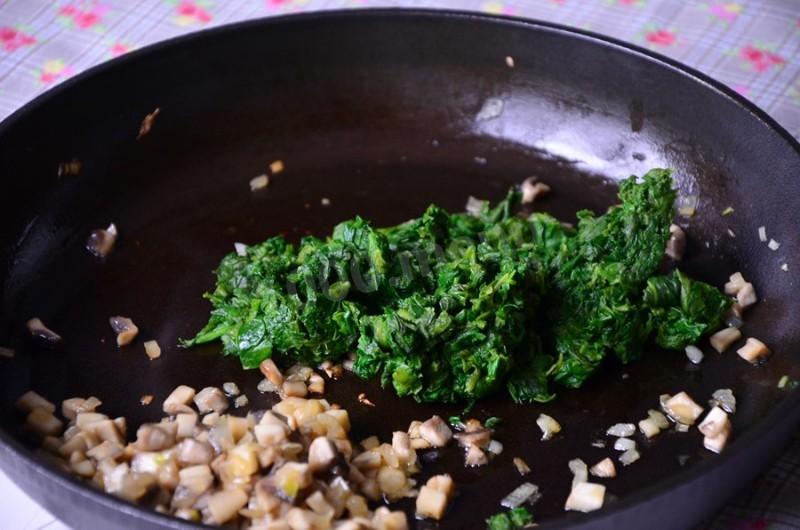 Шаг 4 приготовления Куриный рулет со шпинатом
