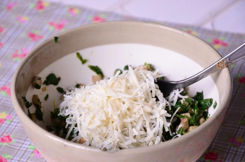 Шаг 5 приготовления Куриный рулет со шпинатом