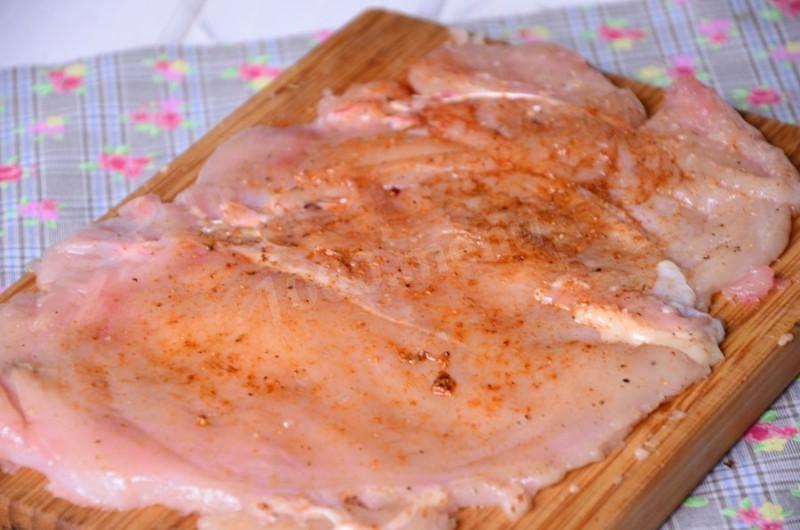 Шаг 6 приготовления Куриный рулет со шпинатом