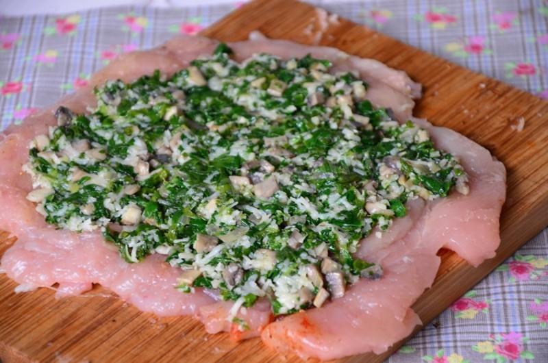 Шаг 7 приготовления Куриный рулет со шпинатом