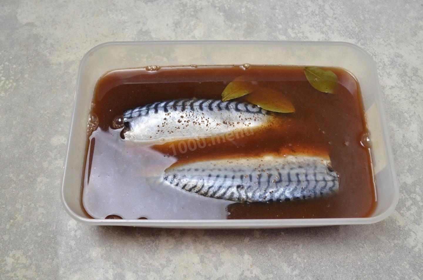 Шаг 6 приготовления Скумбрия в чае и луковой шелухе