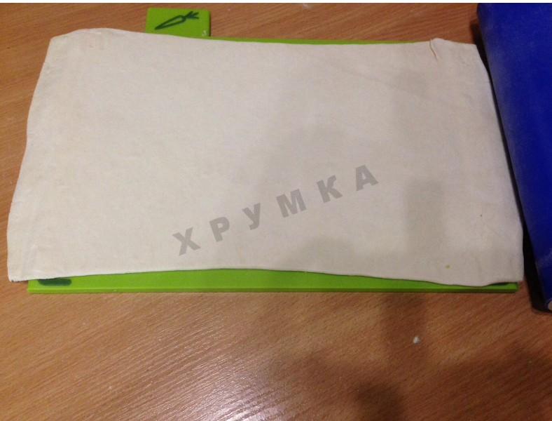 Шаг 2 приготовления Сырные палочки из слоеного теста