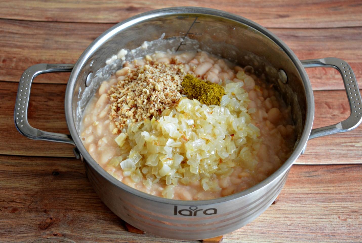 Шаг 7 приготовления Лобио из белой фасоли классически по грузински