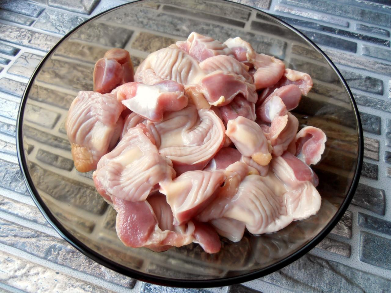 Шаг 1 приготовления Маринованные куриные желудки