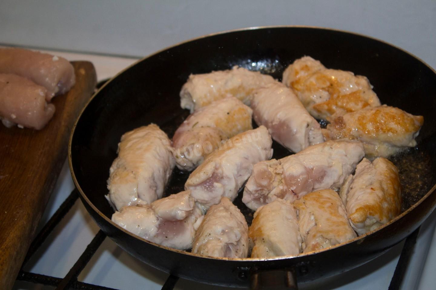 Шаг 15 приготовления Пальчики из куриного филе с начинкой
