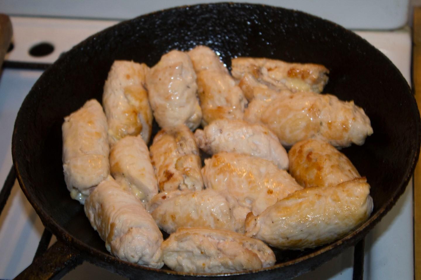 Шаг 16 приготовления Пальчики из куриного филе с начинкой