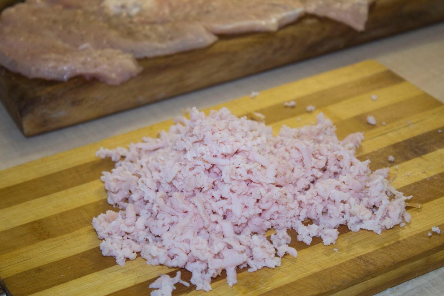 Шаг 7 приготовления Пальчики из куриного филе с начинкой