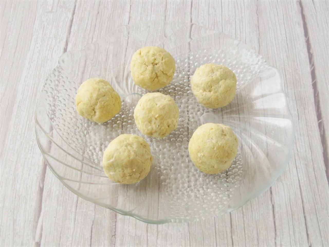 Шаг 5 приготовления Торт салат Наполеон из коржей с курицей