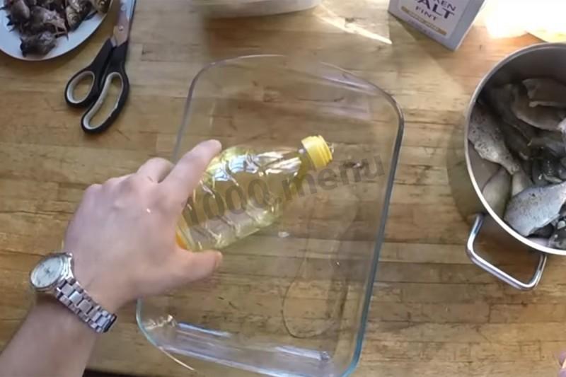 Шаг 2 приготовления Шпроты из речной рыбы домашние