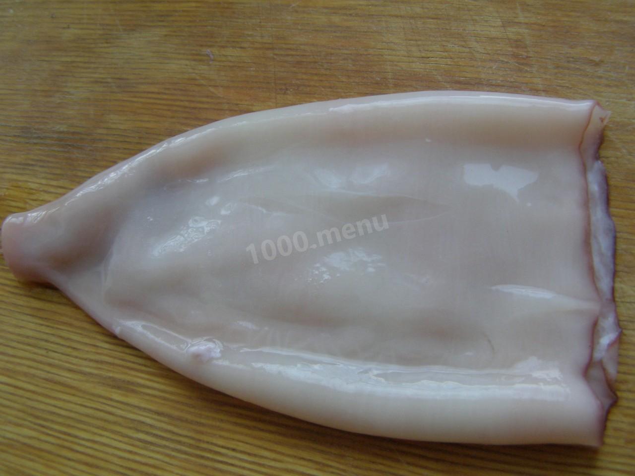 Шаг 2 приготовления Кальмары с морковью и луком