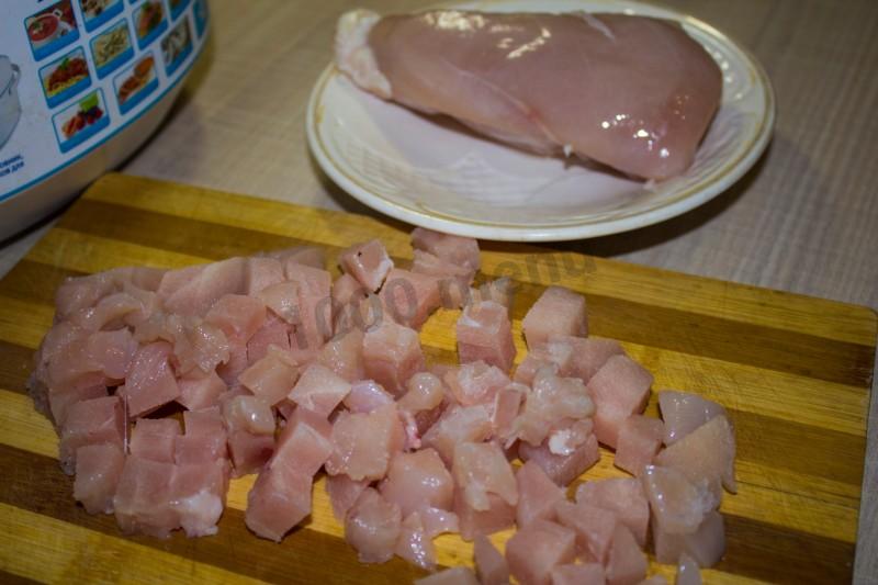 Шаг 4 приготовления Жульен в мультиварке с курицей и грибами