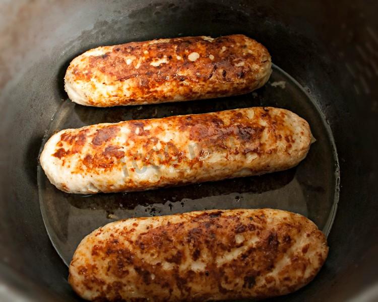 Шаг 16 приготовления Купаты в мультиварке