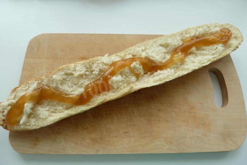 Шаг 3 приготовления Панини с яблочным повидлом, сыром и яблоком