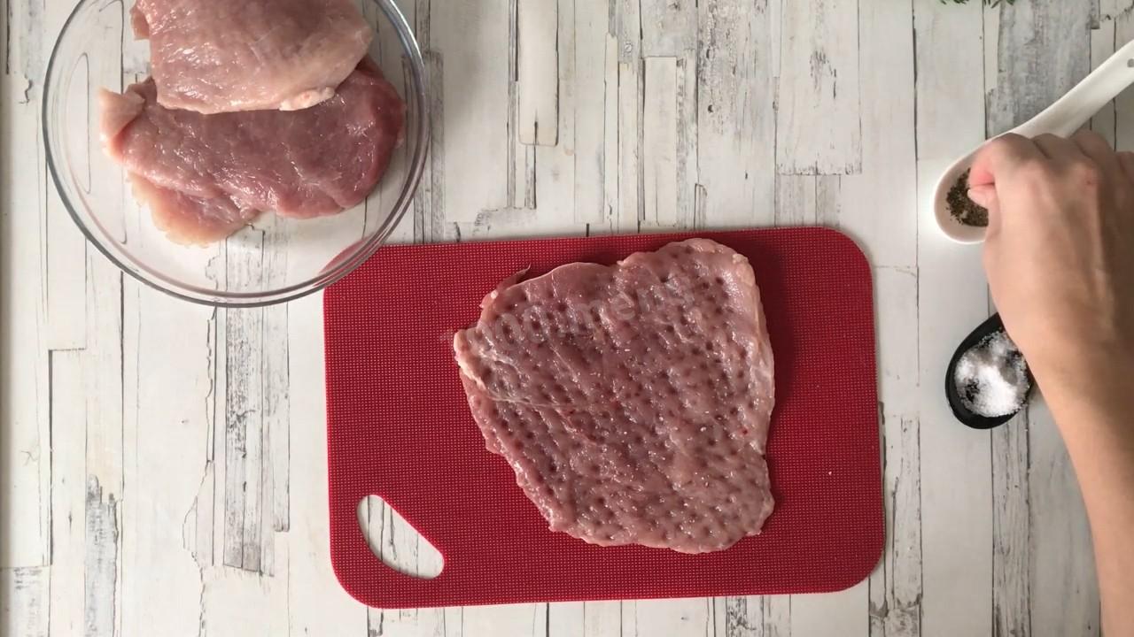 Шаг 3 приготовления Рулетики из свинины с грибами