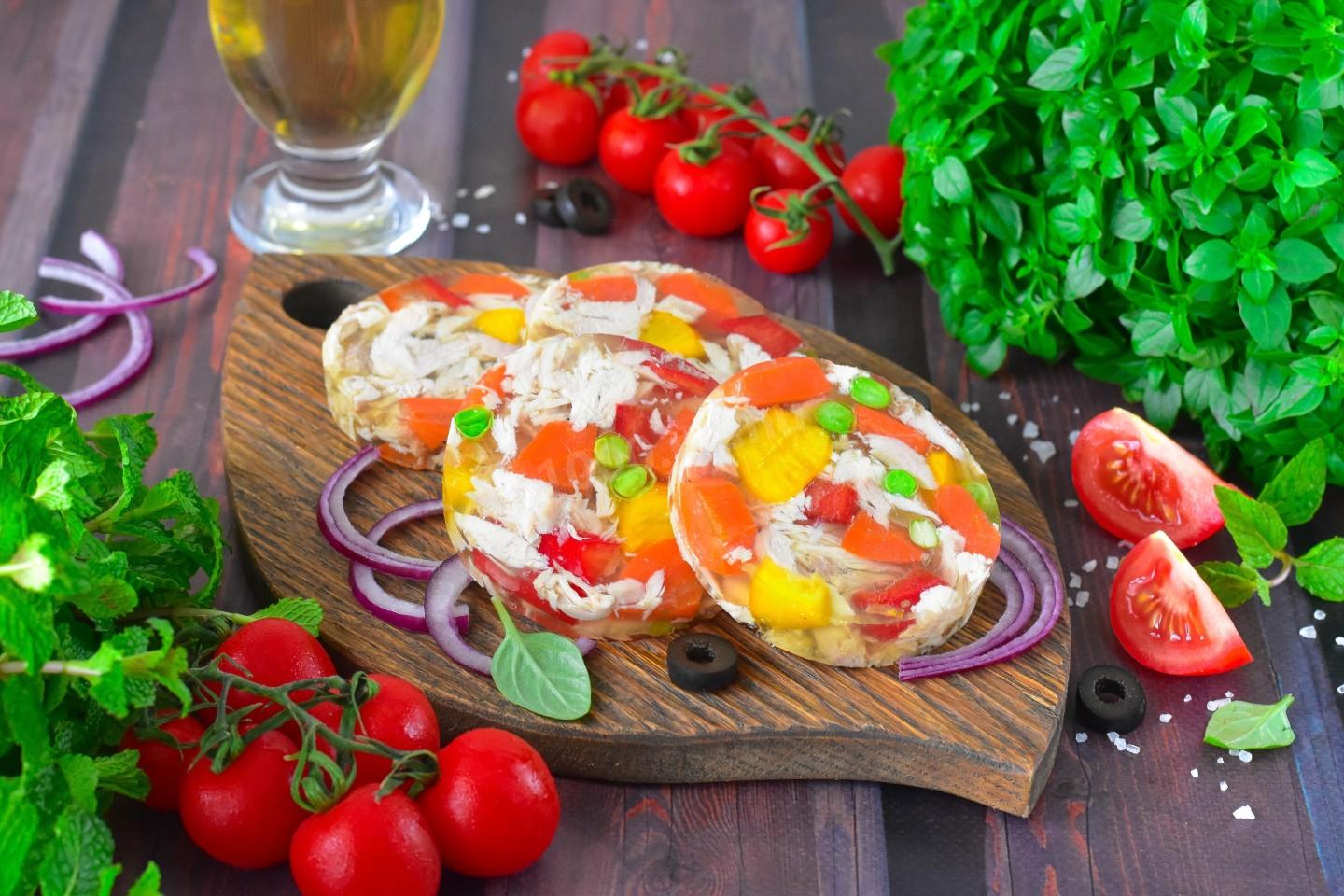 Шаг 11 приготовления Куриный рулет в бутылке с желатином