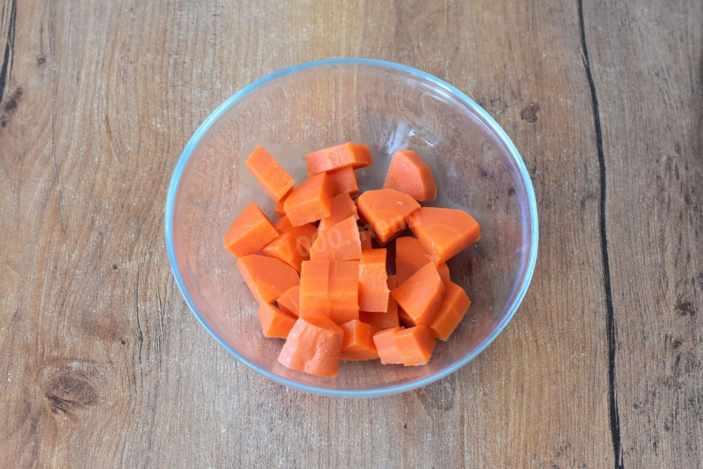 Шаг 7 приготовления Куриный рулет в бутылке с желатином