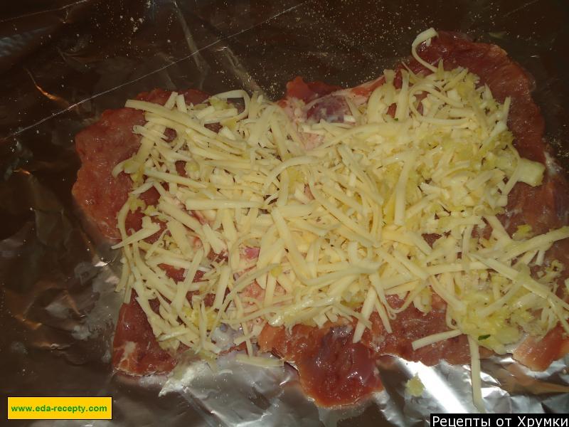 Шаг 3 приготовления Мясной рулет с сыром