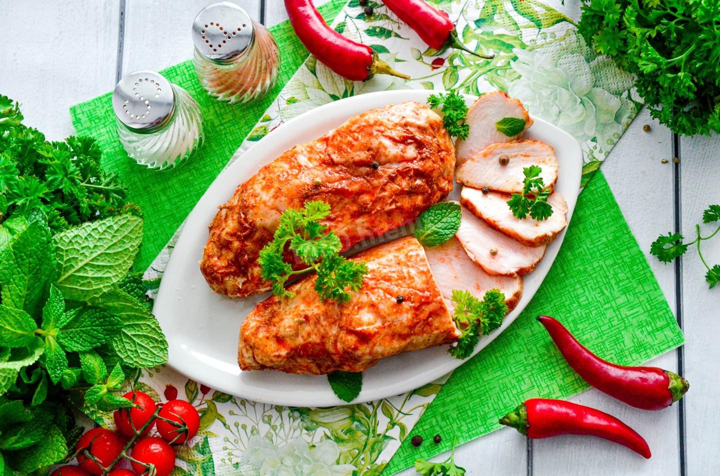 Шаг 7 приготовления Буженина из куриной грудки ПП