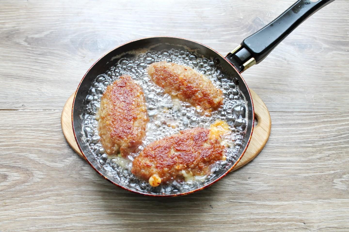 Шаг 12 приготовления Колбаски Кеббе на мясорубке