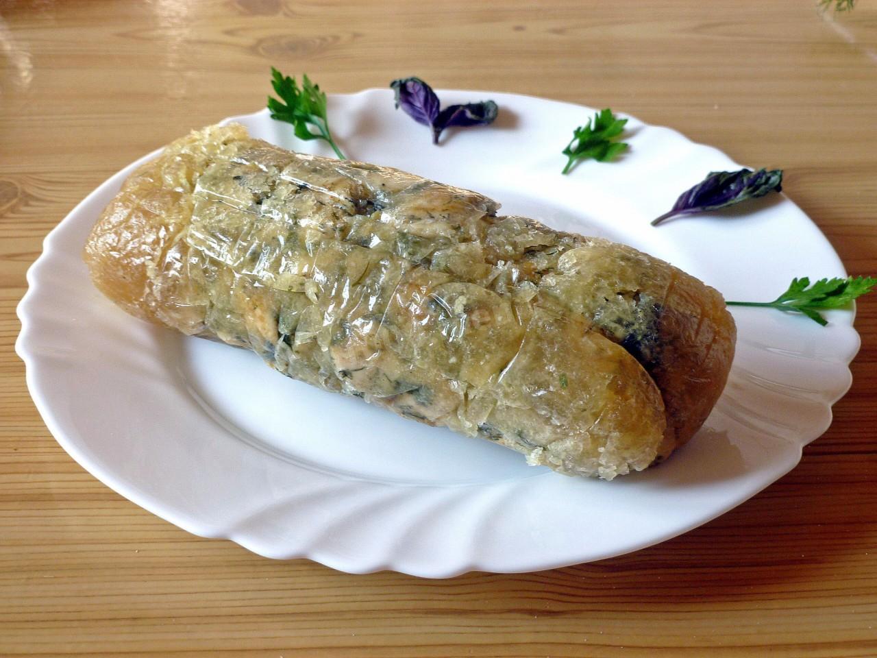 Шаг 13 приготовления Мраморный рулет из курицы новогодний