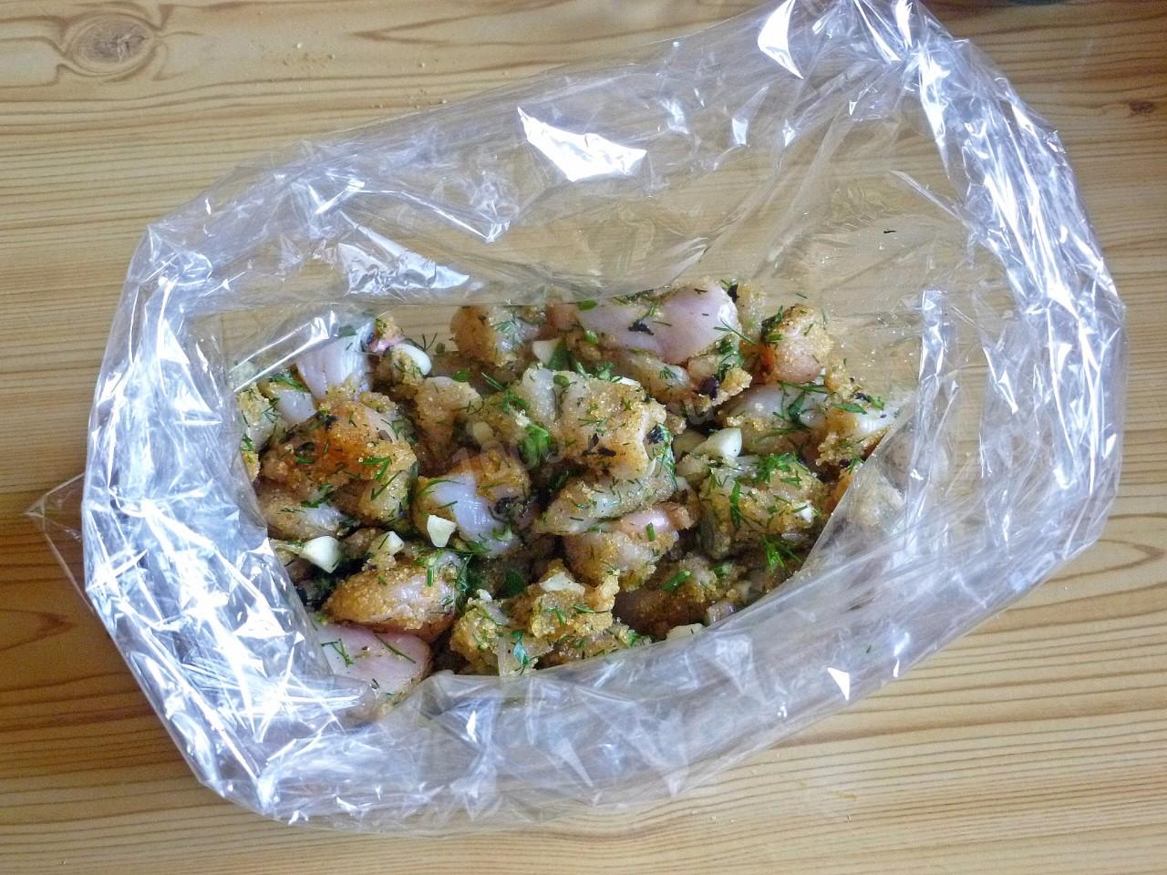 Шаг 5 приготовления Мраморный рулет из курицы новогодний