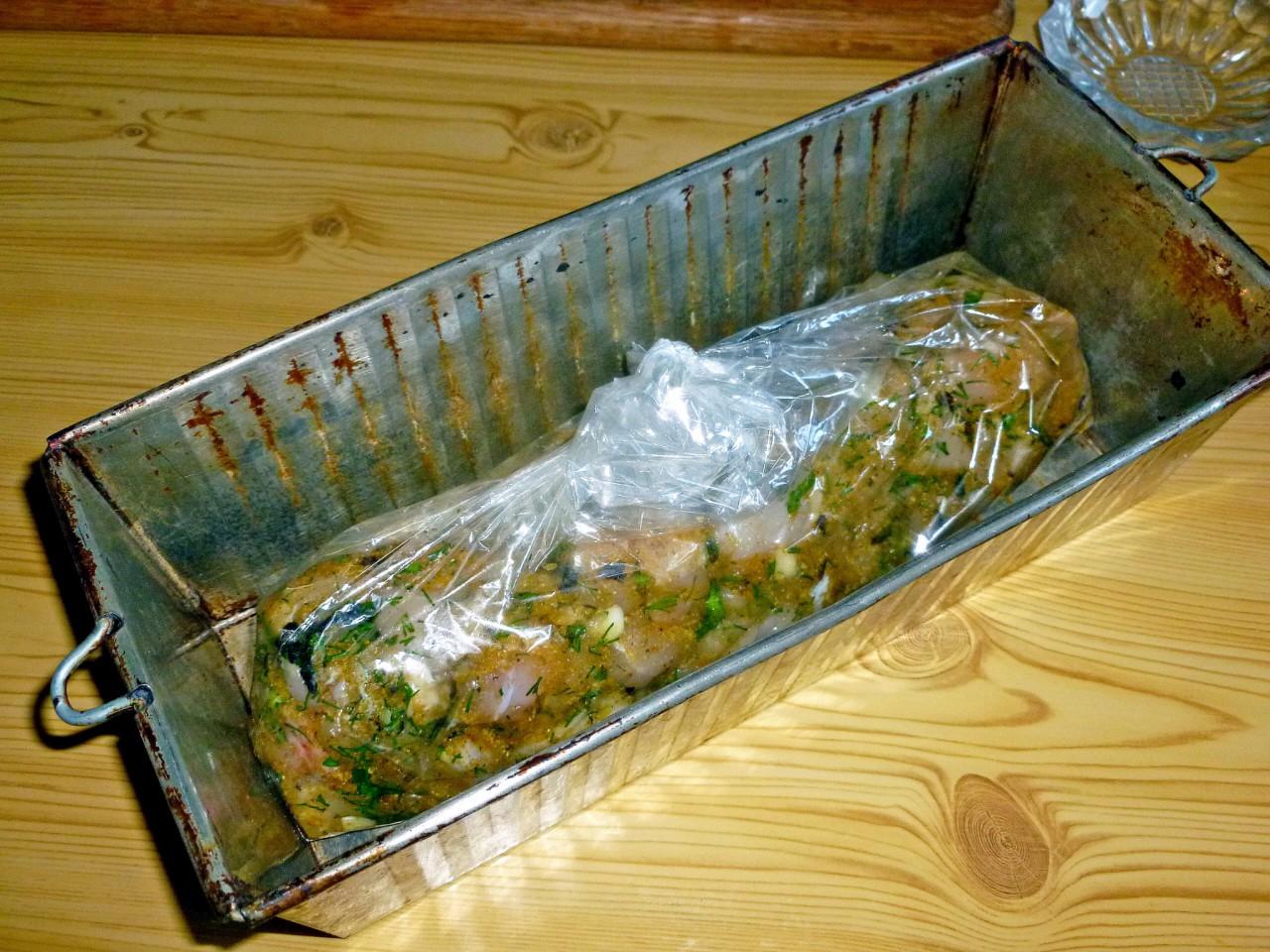 Шаг 7 приготовления Мраморный рулет из курицы новогодний