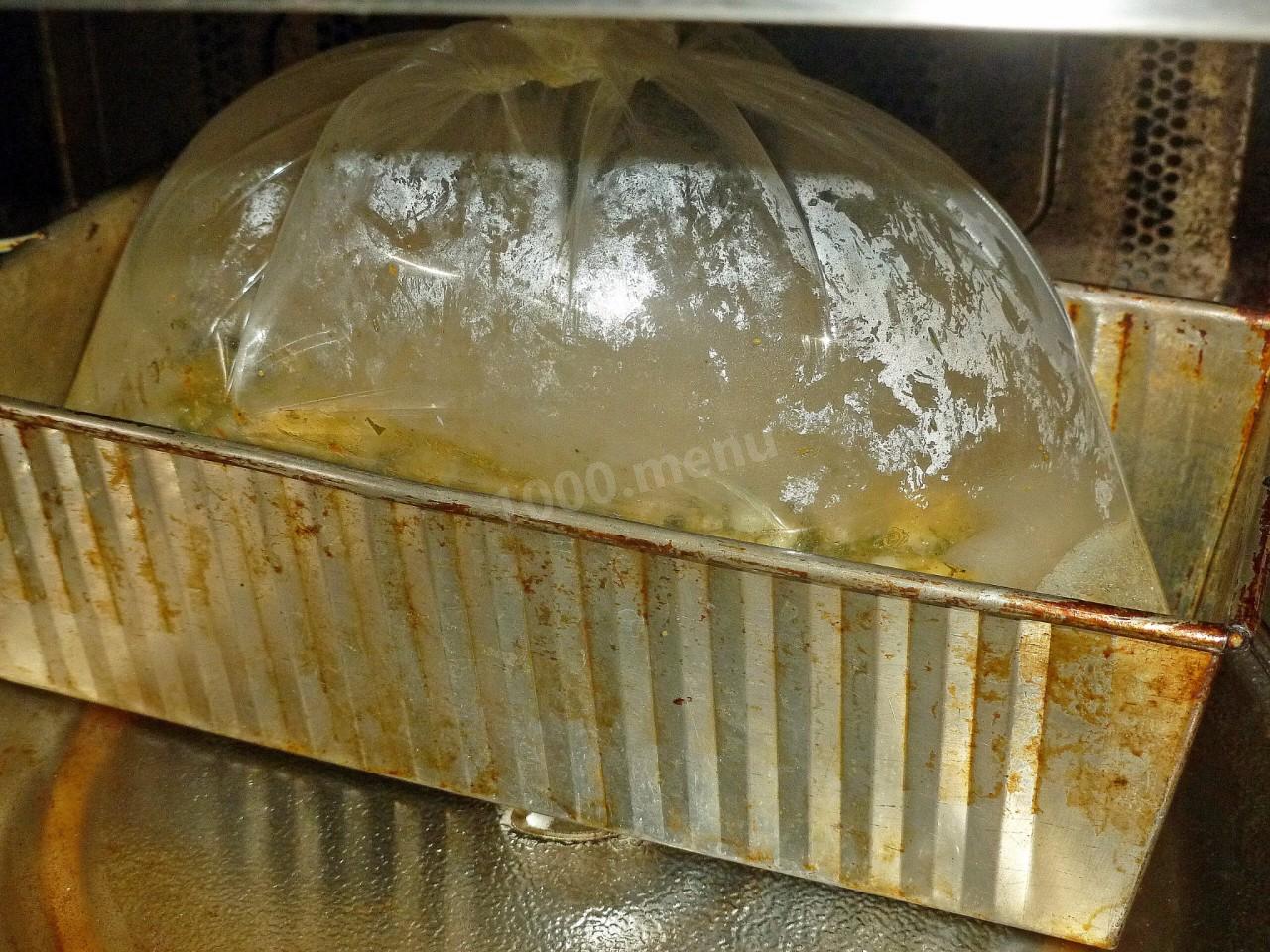 Шаг 9 приготовления Мраморный рулет из курицы новогодний