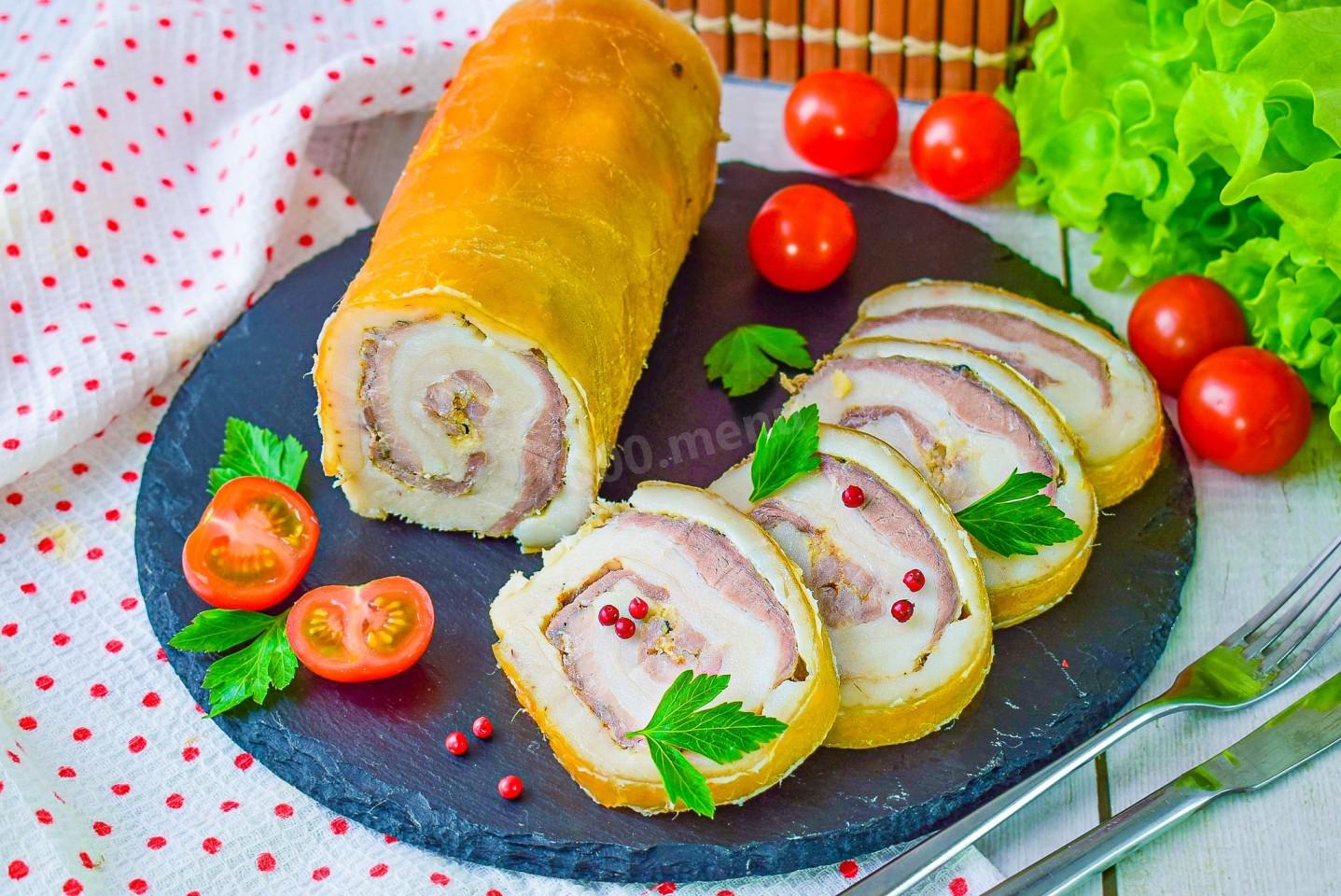 Обложка рецепта Рулет из тонкого сала со шкуркой в духовке