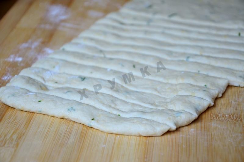 Шаг 8 приготовления Хлебные палочки с сыром и базиликом