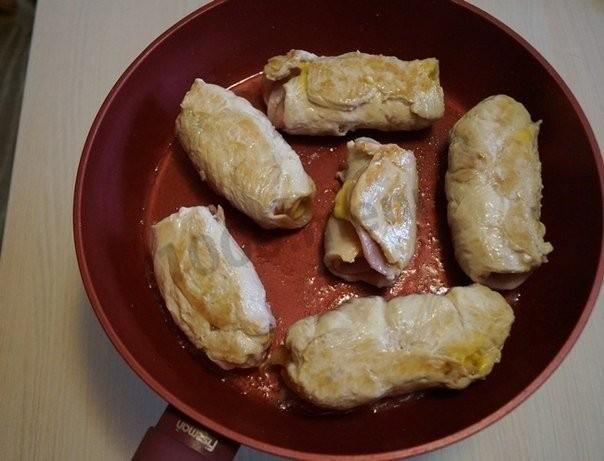 Шаг 5 приготовления Куриные рулетики с ветчиной и сыром