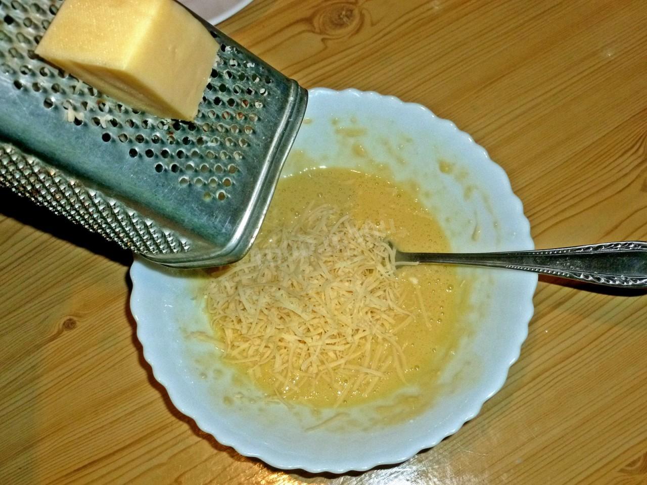 Шаг 4 приготовления Крабовые палочки в кляре с сыром