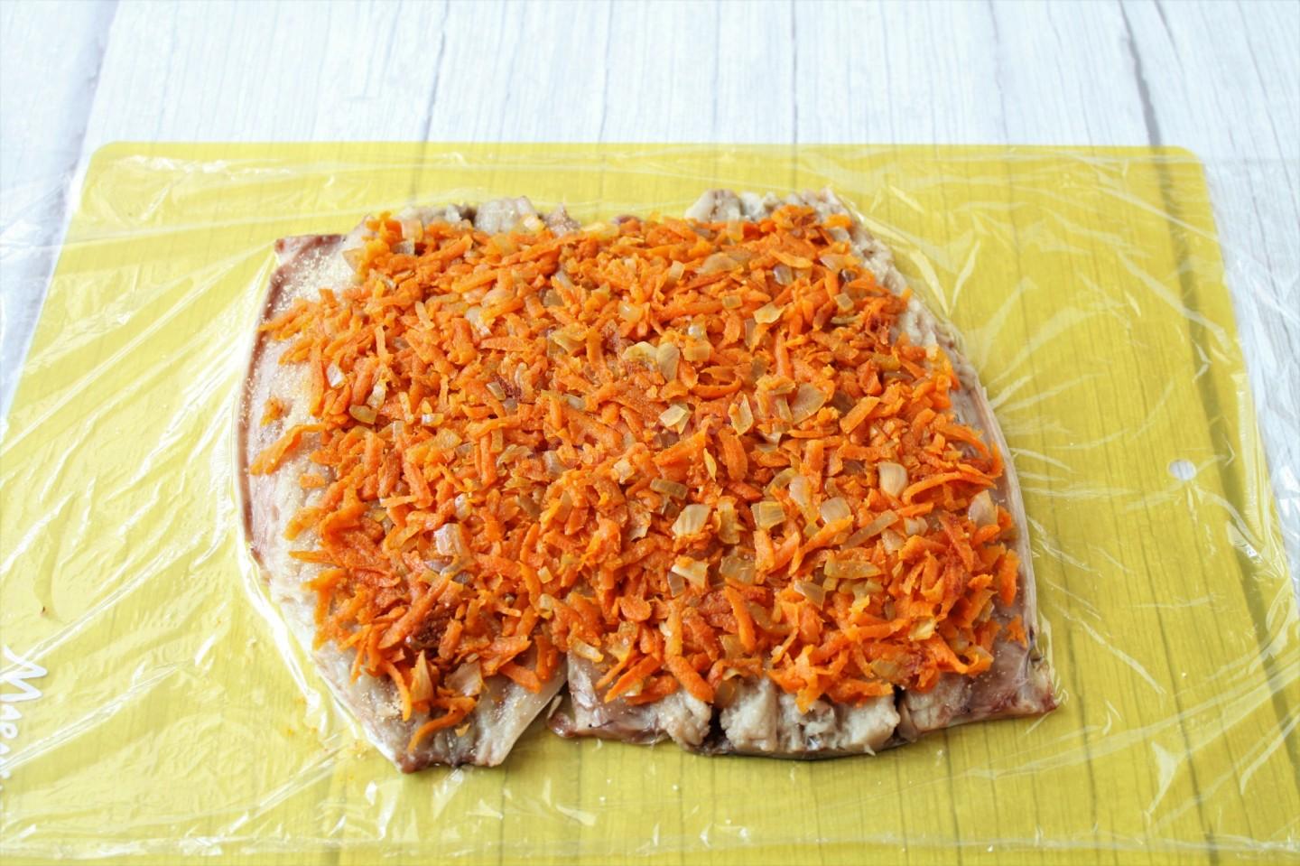 Шаг 11 приготовления Рулет из скумбрии с желатином