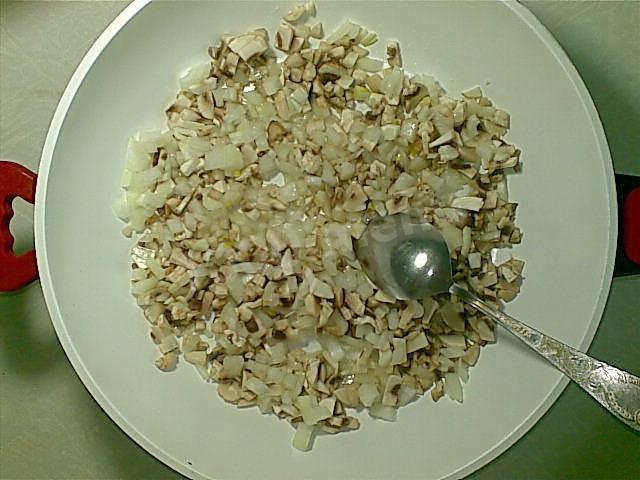 Шаг 10 приготовления фаршированные окорочка с грибами в духовке