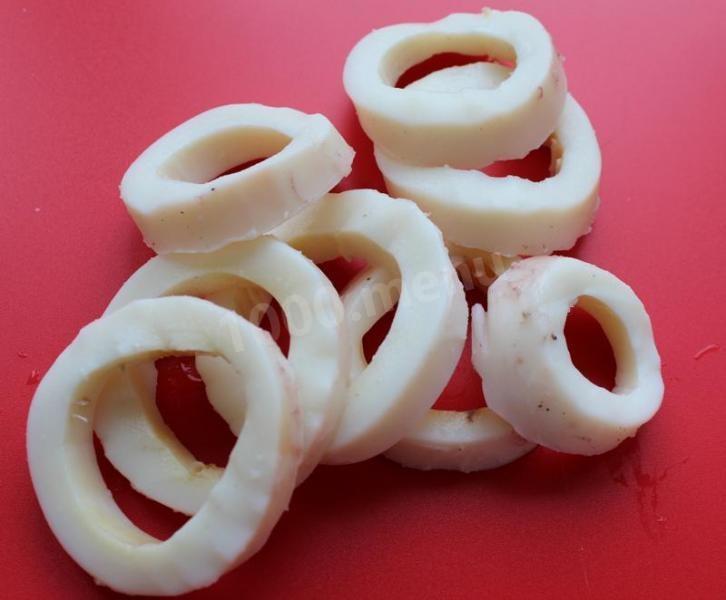 Шаг 2 приготовления Кальмары жареные кольцами в кляре из пива