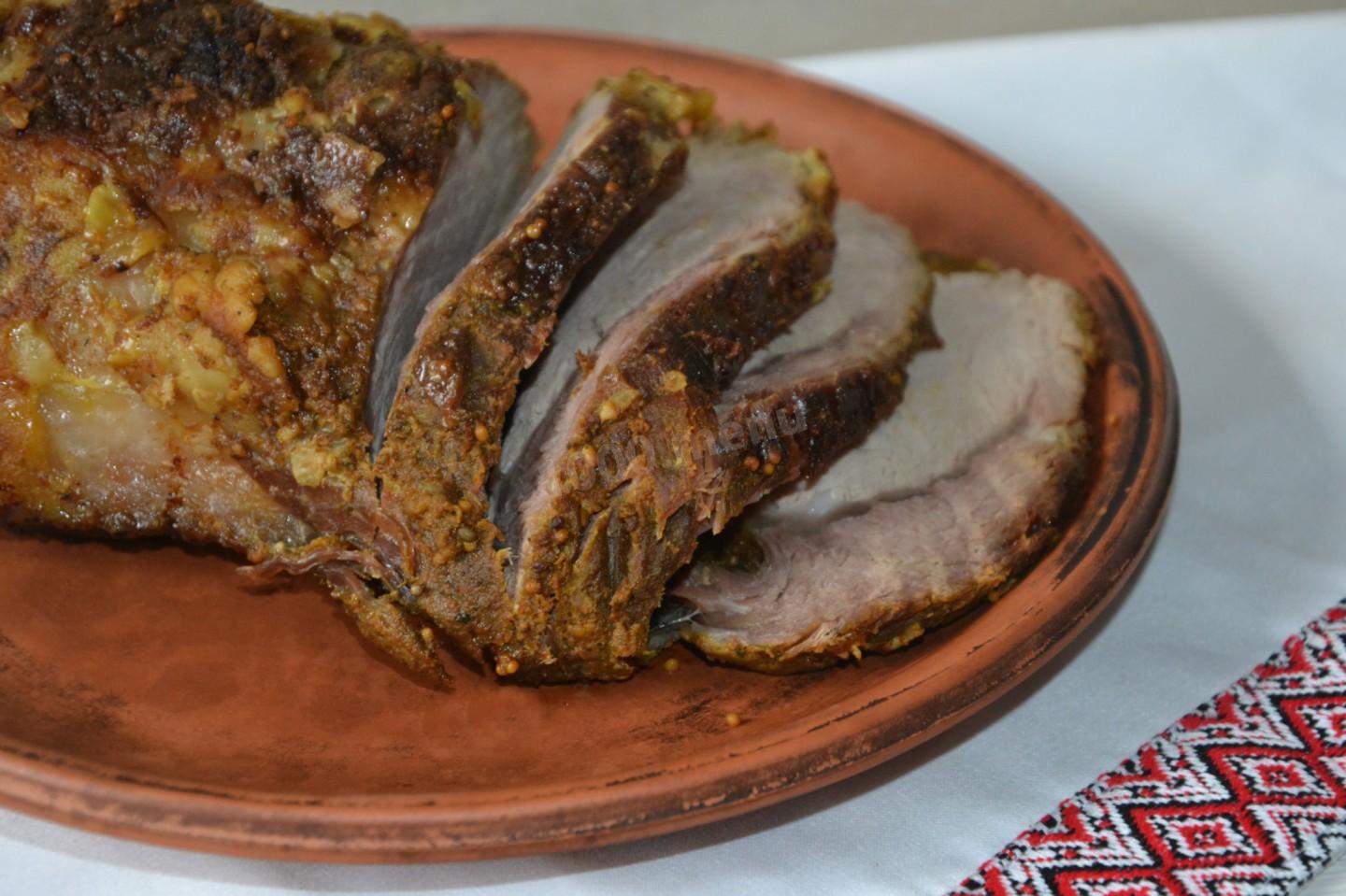 Шаг 7 приготовления Запечь мясо в мультиварке