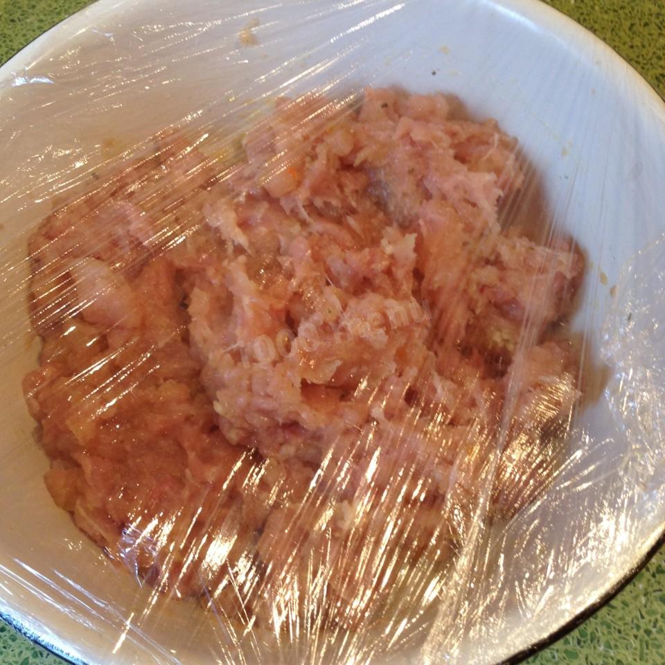 Шаг 7 приготовления Куриный рулет в ветчиннице