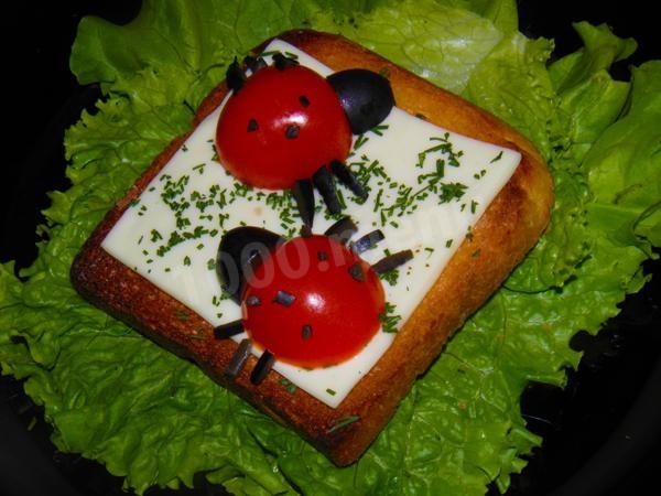Шаг 9 приготовления Детские бутерброды Божья коровка
