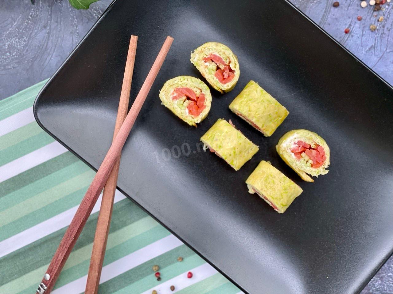 Шаг 10 приготовления Роллы из кабачков с творожным сыром и красной рыбой