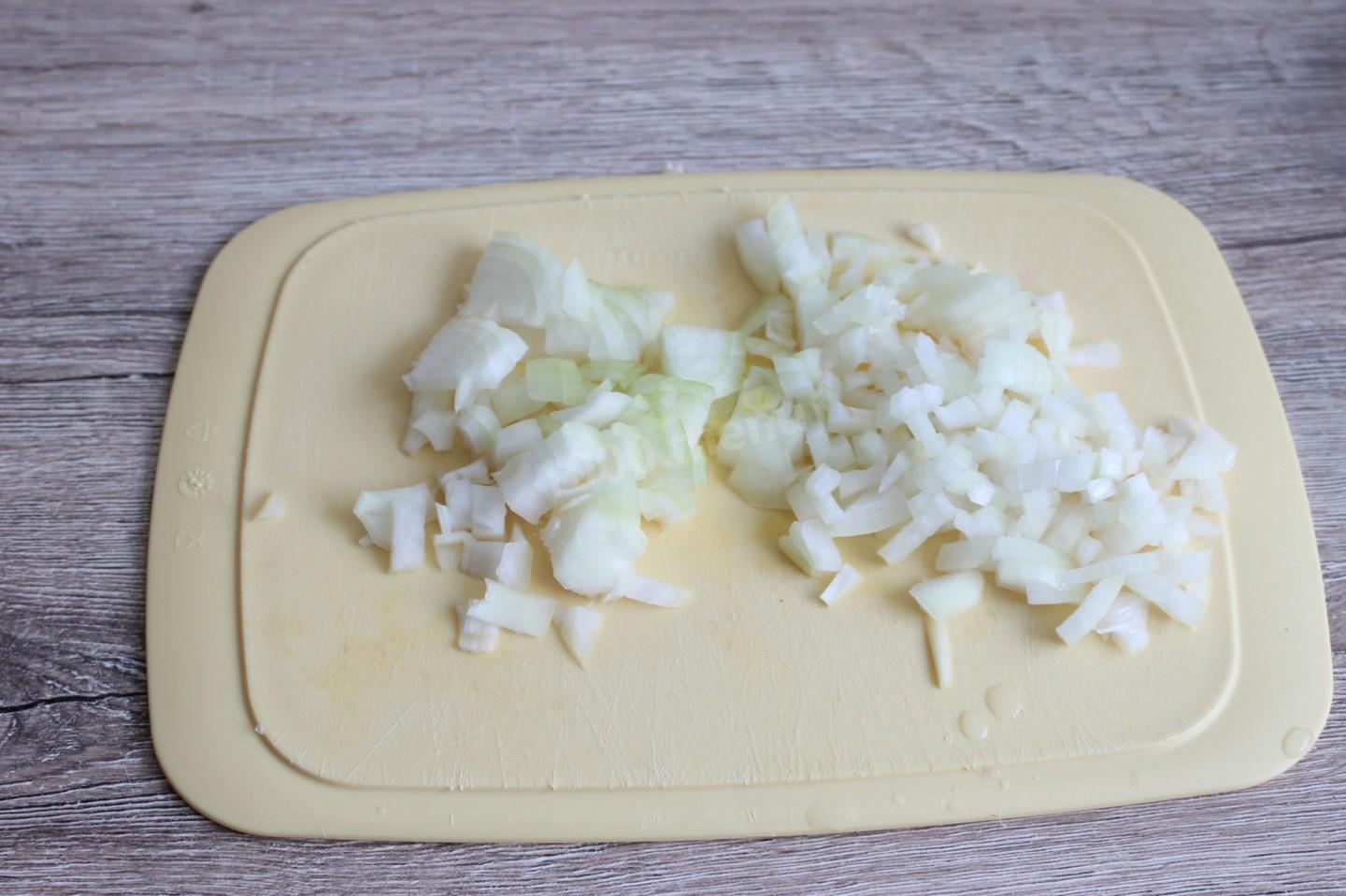 Шаг 2 приготовления Мясной рулет из свиного фарша с шампиньонами в духовке