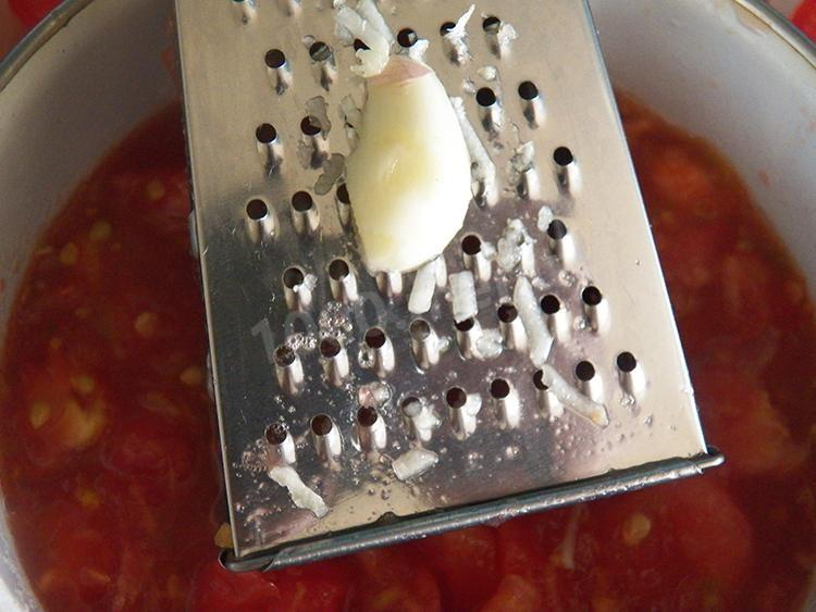 Шаг 14 приготовления Запеченные помидоры с мясом в фольге